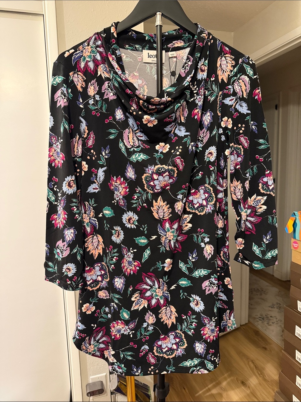 Leota Black Floral 3/4 sleeve face cover Tunic size S NWT